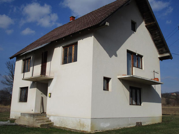 Владан је лежао на поду, а цела кућа била је у крви
